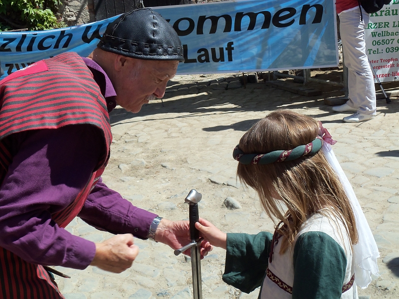 100_0290.jpg - Ist das ein echtes Schwert?